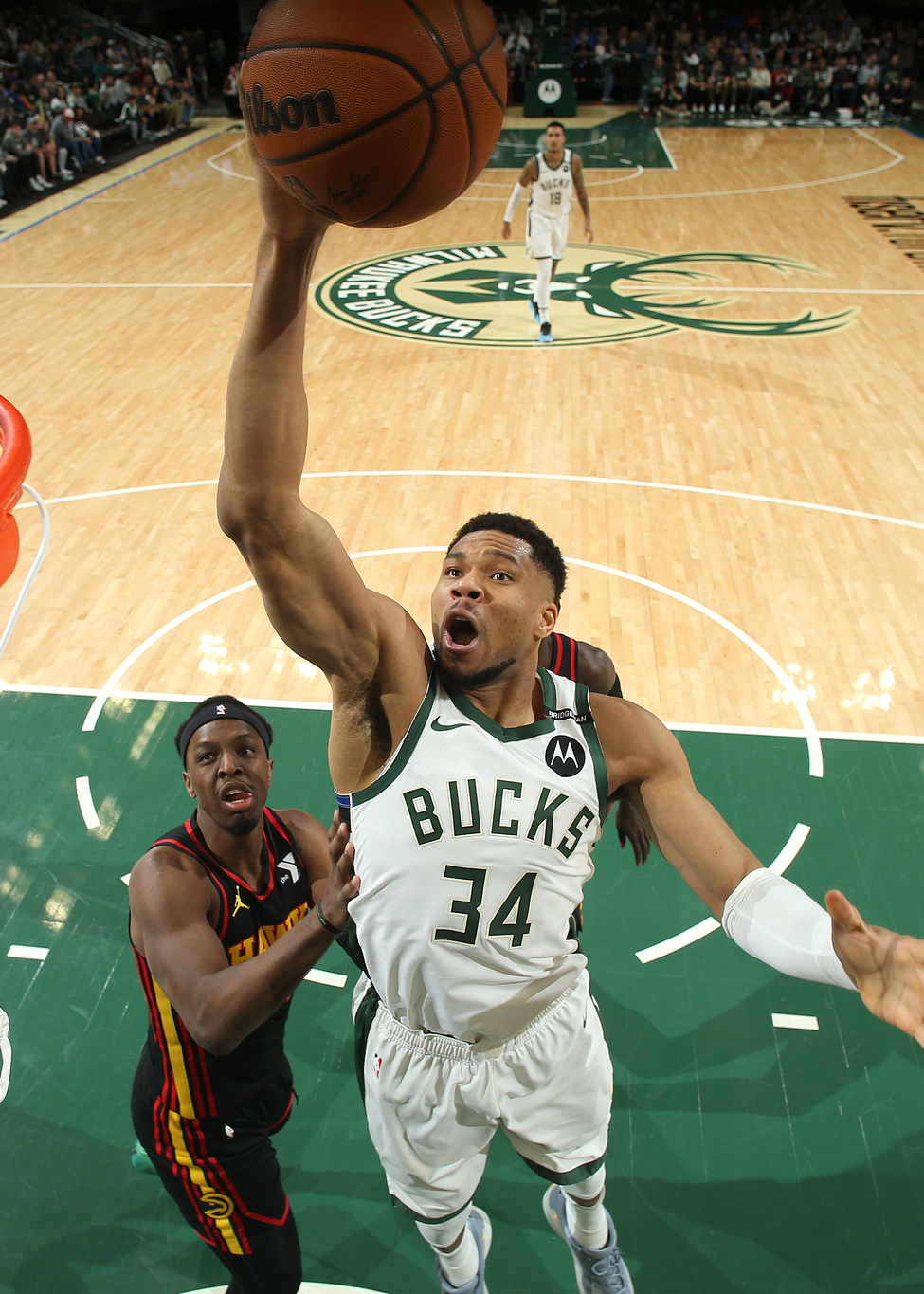 体育直播-底特律活塞扳平良机备战荷甲冲刺阶段亚特兰大外线爆发，现场解说直呼：密尔沃基雄鹿围绕意大利杯造点机会